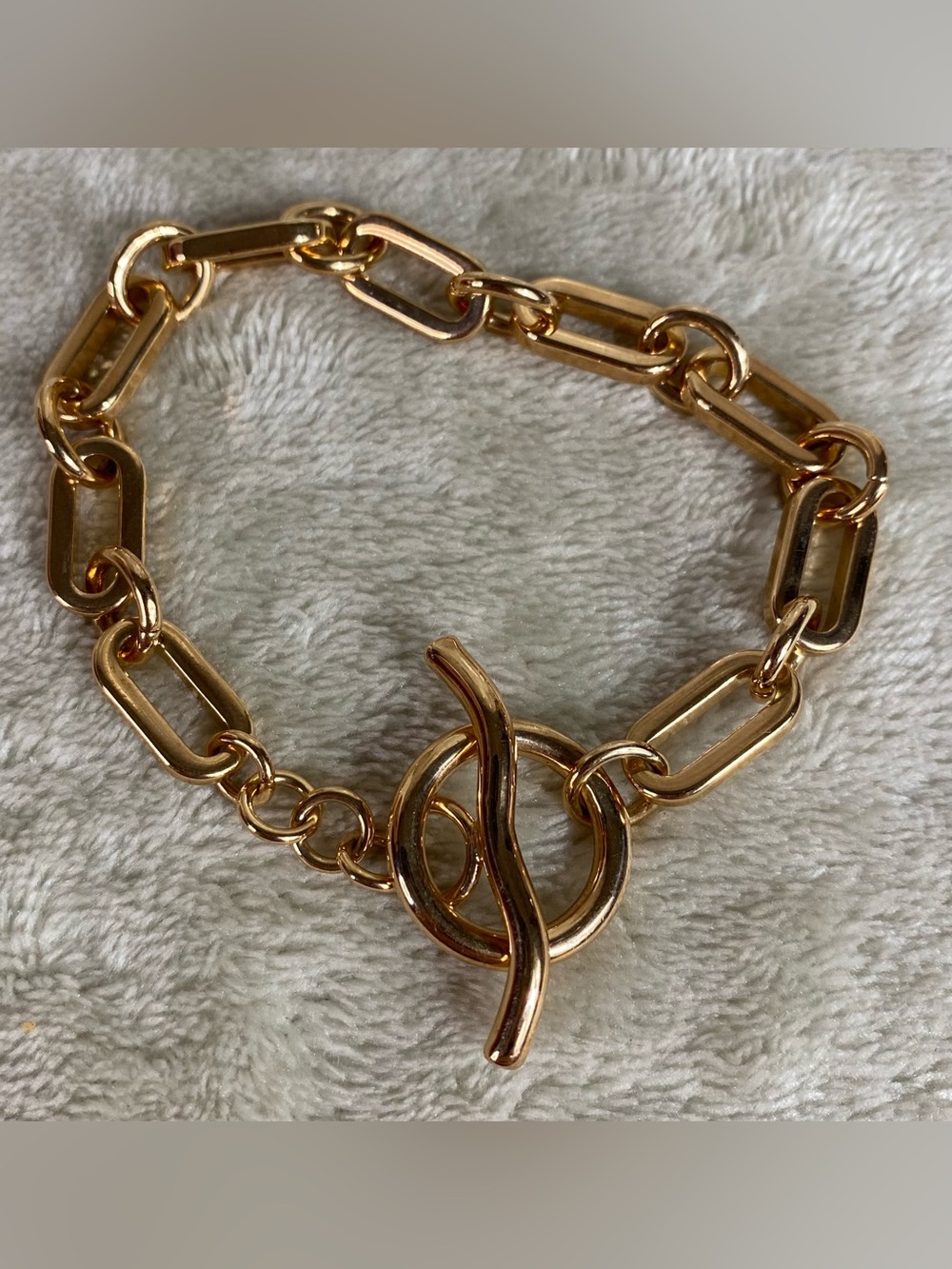 Orangish Gold Tone Oval Chain Link Bracelet with Toggle Closure Fashion Jewelry